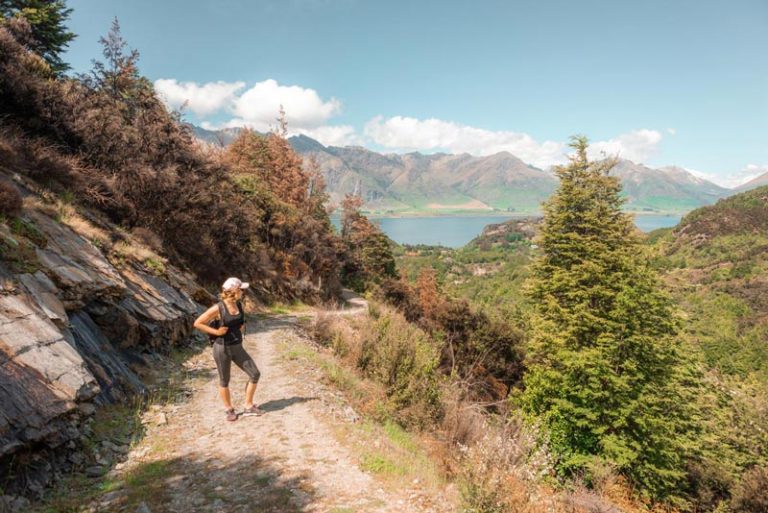 5 beautiful Queenstown walks overlooking lakes and mountains, New Zealand
